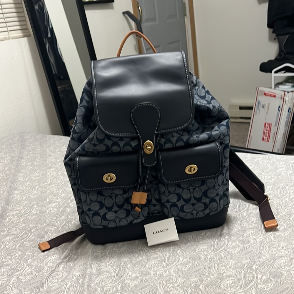 Backpack Coach - Picture 8 of 11